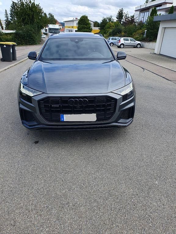 Grau Gebraucht 2019 Audi Q8 Sport SUV | 55.000 € (Fairer Preis) - Bild 1/4