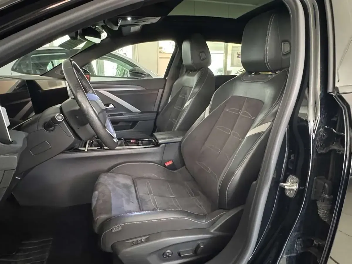 Gebraucht Opel Astra GS Line 131 PS (96 kW) 2023 Diamant schwarz/karbon schwarz Kleinwagen