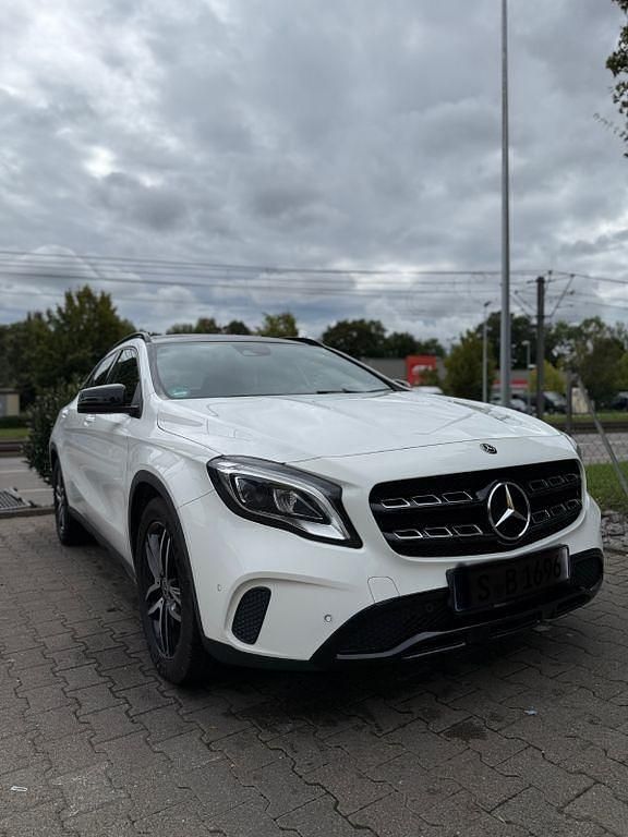 Weiß Gebraucht 2019 Mercedes GLA180 SUV | 19.500 € (Etwas zu teuer) - Bild 1/4