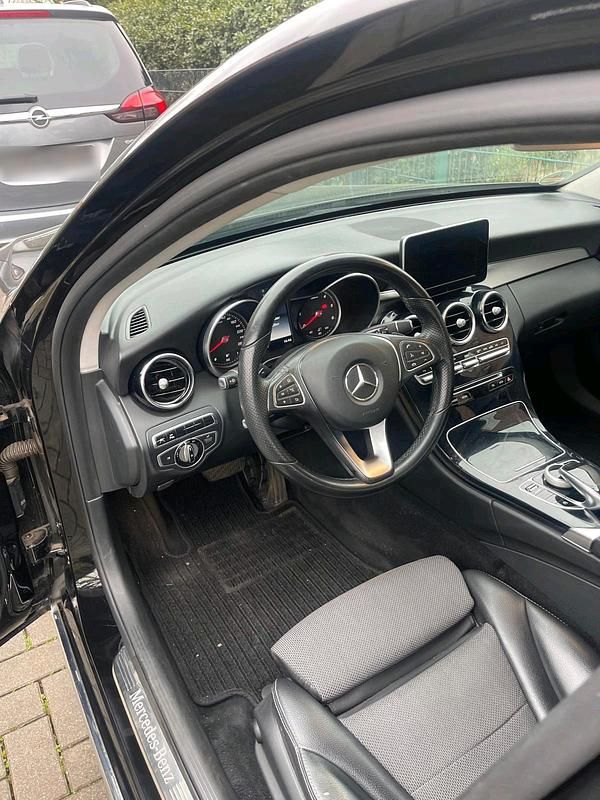 Gebraucht Mercedes C220 170 PS (125 kW) 2016 Schwarz Limousine
