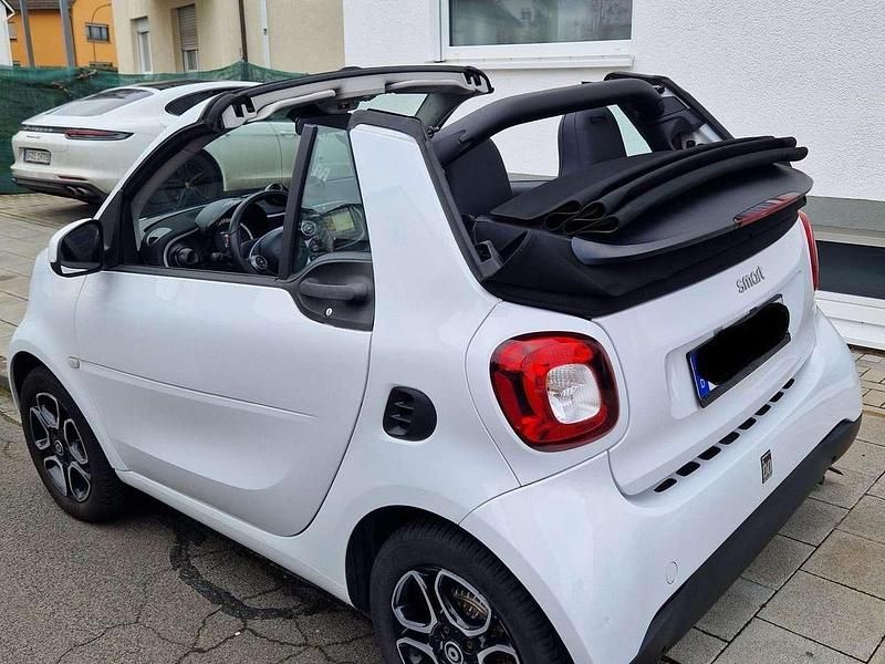 Weiß Gebraucht 2018 Smart ForTwo Cabrio Prime Cabrio | 13.500 € (Fairer Preis) - Bild 1/4