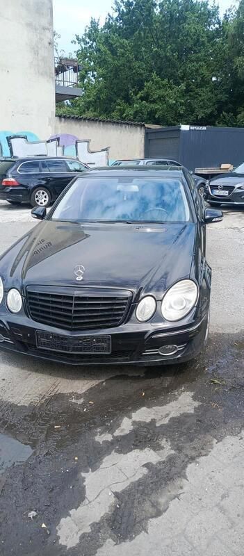 Schwarz Gebraucht 2006 Mercedes E350 Limousine | 3.000 € (Superpreis) - Bild 1/4