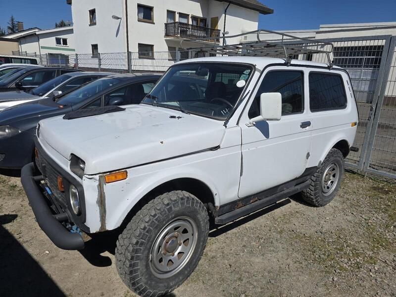 Weiß Gebraucht 2002 Lada niva SUV | 1.200 € - Bild 1/4