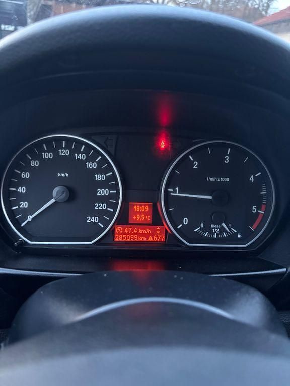 Gebraucht BMW 118 143 PS (105 kW) 2011 Schwarz Kleinwagen