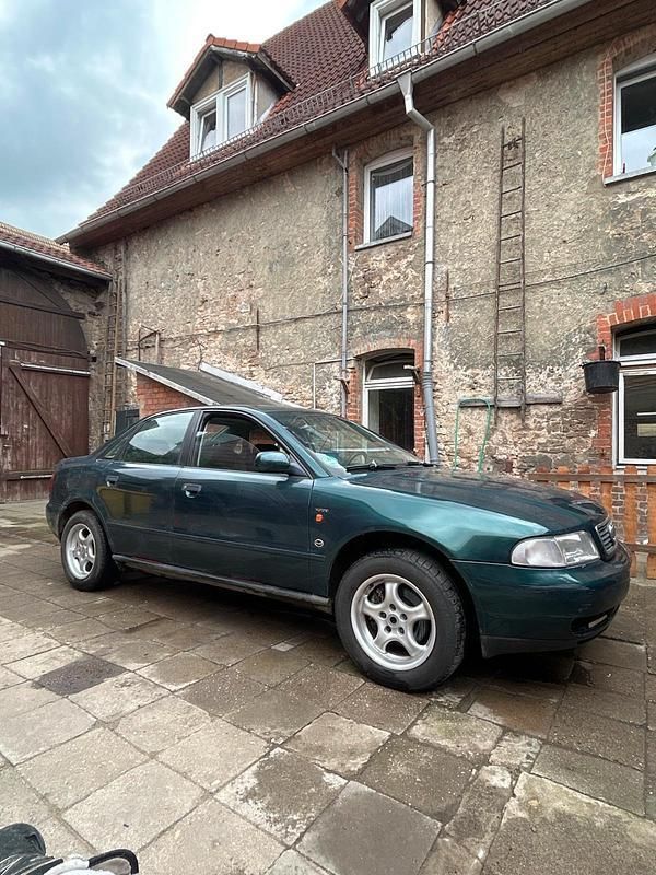 Grün Gebraucht 1998 Audi A4 Basis Limousine | 500 € (Guter Preis) - Bild 1/4