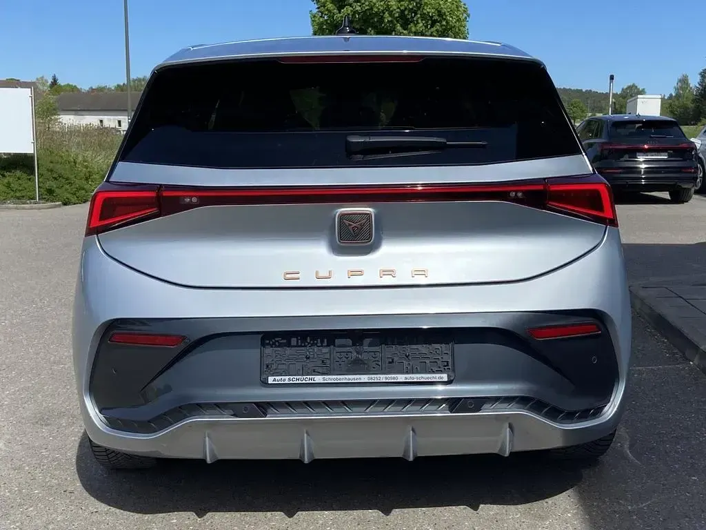 Usata Cupra Born e-Boost 169 kW (231 CV) 2023 Argento Utilitaria
