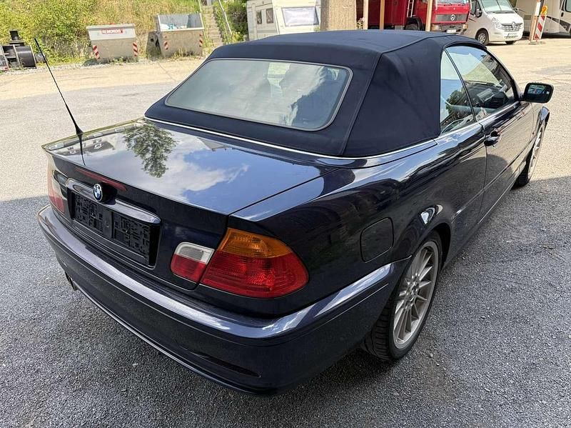Gebraucht BMW 323 Cabriolet 170 PS (125 kW) 2000 Dunkelblau Cabrio