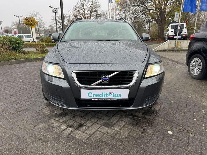 Gebraucht Volvo V50 125 PS (91 kW) 2009 Titangraumetallic (metallic) Kombi