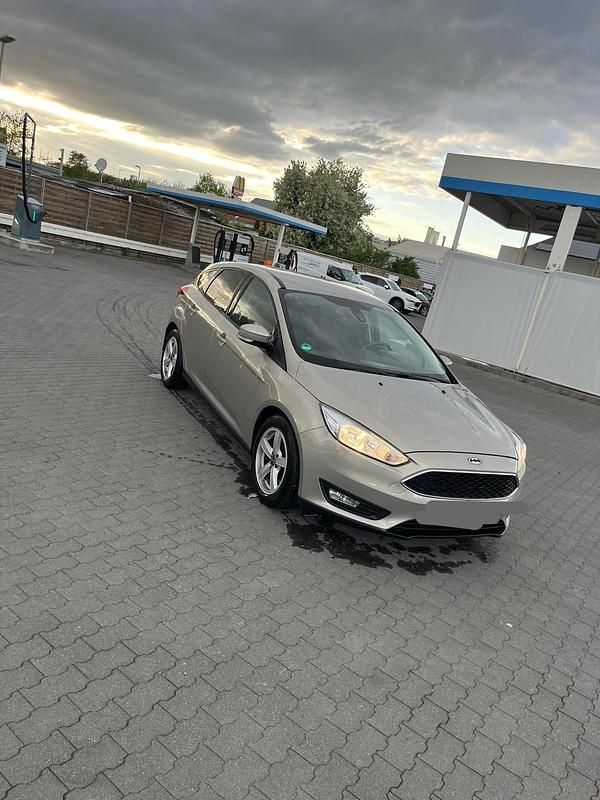 Second-hand Ford Focus 150 CP (110 kW) 2015 Bej Hatchback