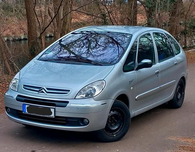 Silber Gebraucht 2004 Citroën Xsara Picasso Van / Kleinbus | 1.499 € (Superpreis) - Bild 1/4