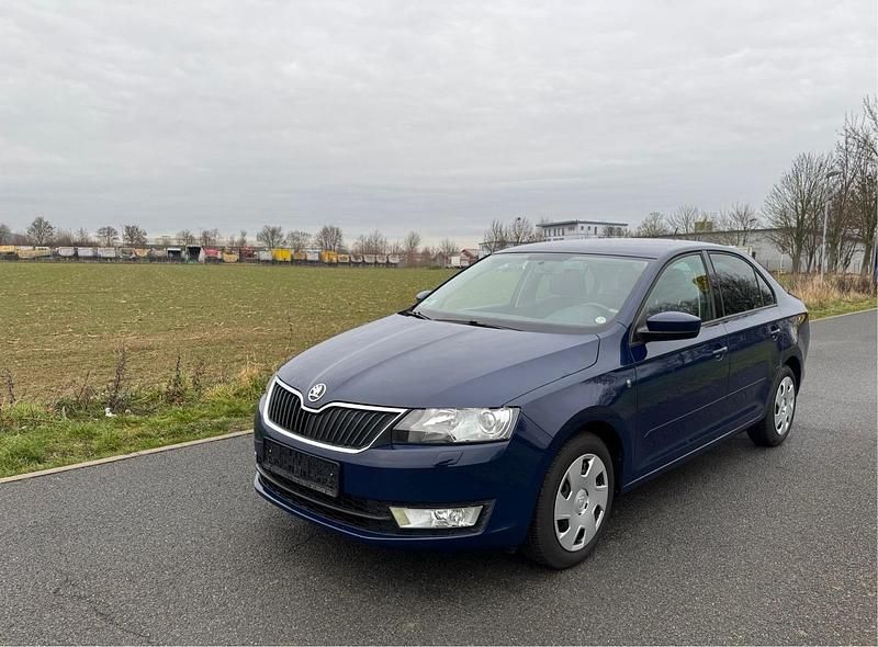 Blau Gebraucht 2013 Skoda Rapid Limousine | 5.999 € (Guter Preis) - Bild 1/4