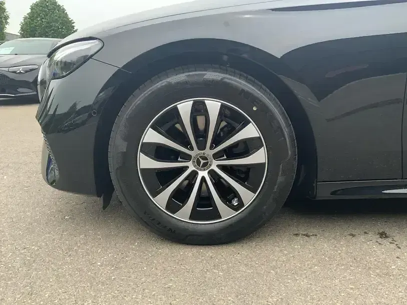 Gebraucht Mercedes E220 Avantgarde 197 PS (144 kW) 2026 Schwarz