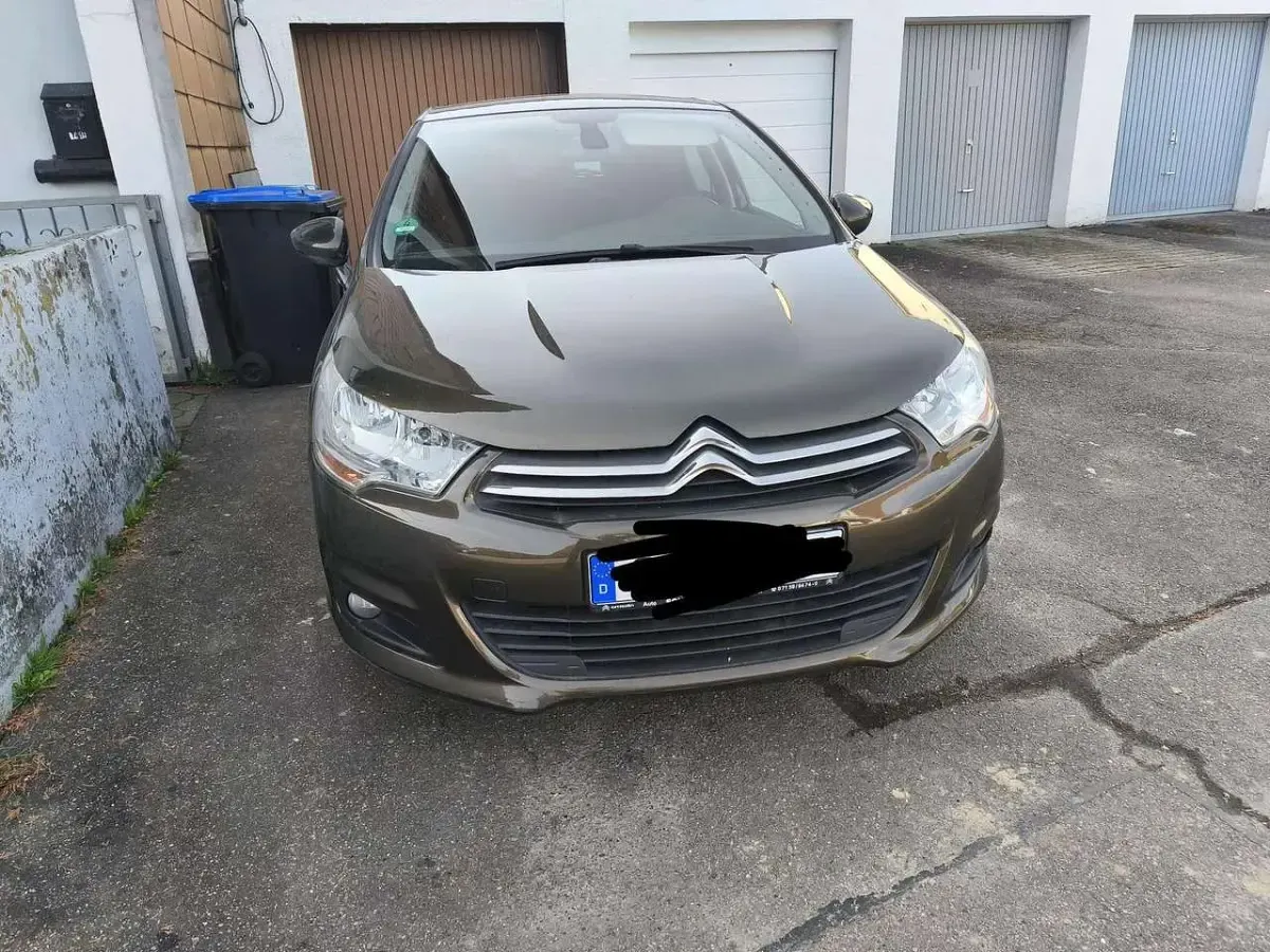 Gebraucht Citroën C4 Tendance 120 PS (88 kW) 2012 Braun Limousine