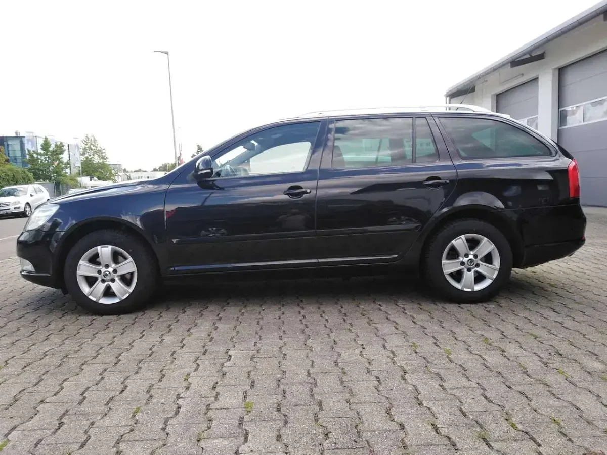 Gebraucht Skoda Octavia Impuls Edition 122 PS (89 kW) 2010 Schwarzmagic perleffekt Kombi