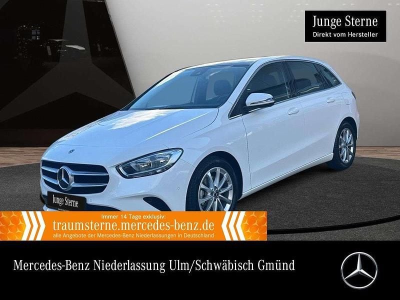 Weiß Gebraucht 2023 Mercedes B200 Advanced Van / Kleinbus | 26.890 € (Guter Preis) - Bild 1/3