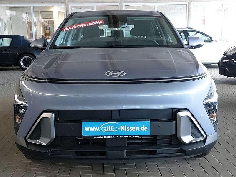 Ny Hyundai Kona Select 129 HK (94 kW) 2025 Blå SUV