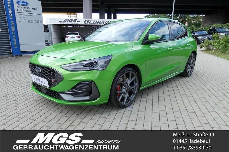 Mean green Gebraucht 2022 Ford Focus ST Limousine | 26.450 € (Fairer Preis) - Bild 1/4