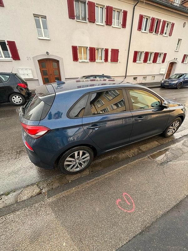 Gebraucht Hyundai i30 Turbo 140 PS (102 kW) 2017 Blau Limousine