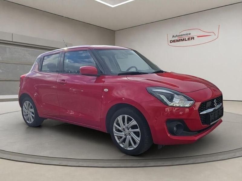 Gebraucht Suzuki Swift 83 PS (61 kW) 2023 Rot Kleinwagen