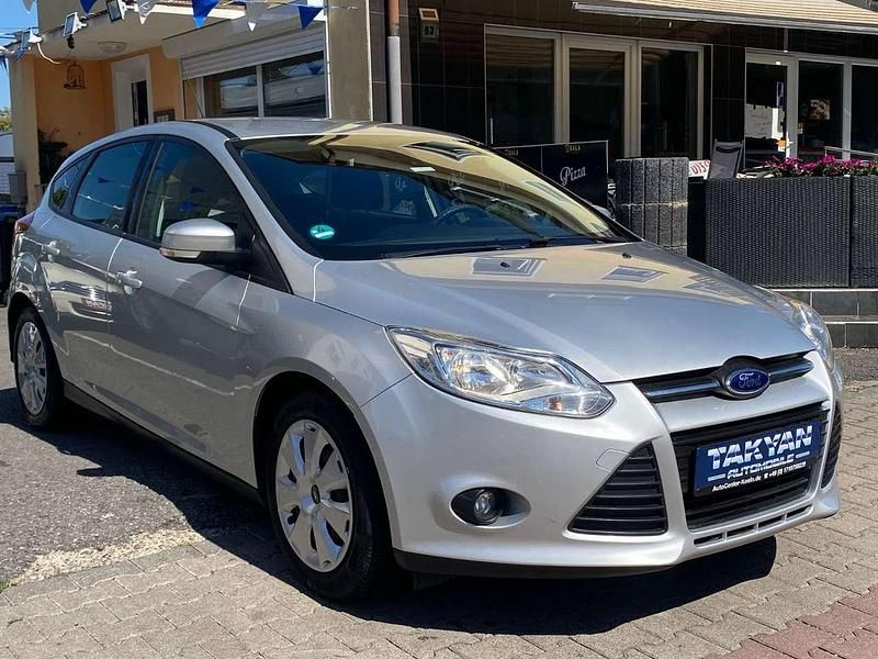 Gebraucht Ford Focus Trend 95 PS (69 kW) 2014 Polarsilber metallic Kombi