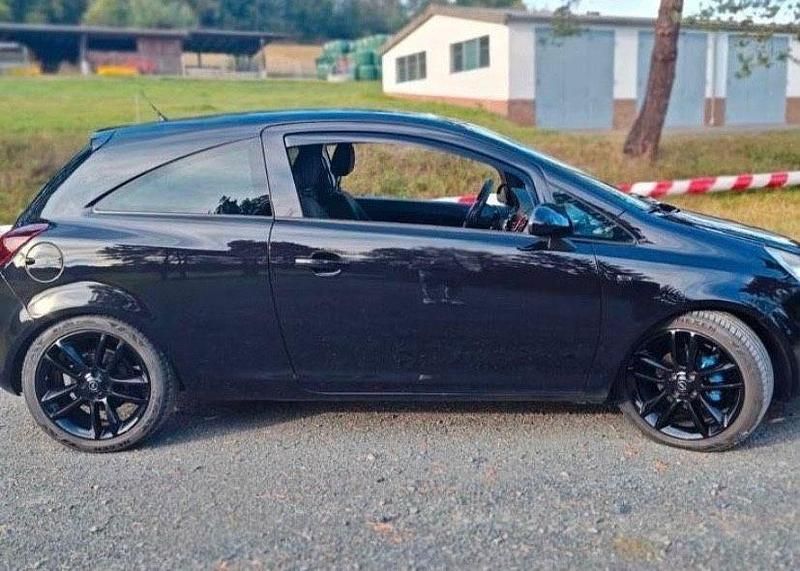 Gebraucht Opel Corsa Edition 101 PS (74 kW) 2011 Schwarz Kleinwagen