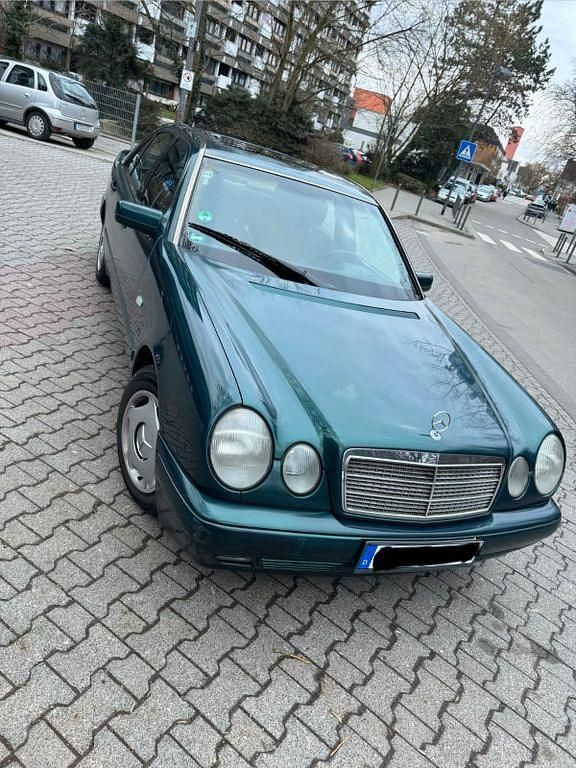 Gebraucht Mercedes 230 150 PS (110 kW) 1995 Grün Limousine
