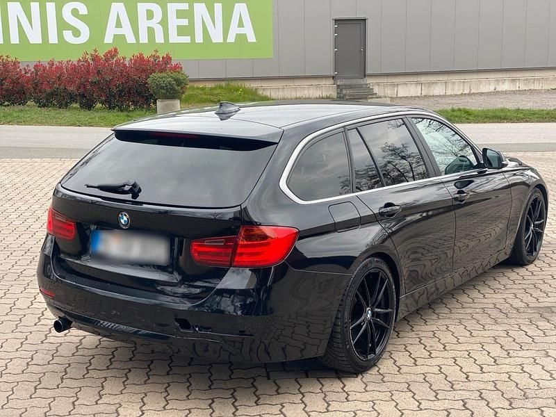 Gebraucht BMW 320 184 PS (135 kW) 2013 Schwarz Kombi
