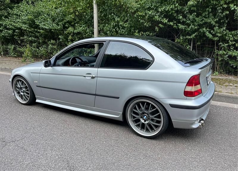 Silber Gebraucht 2001 BMW 325 Coupé | 7.150 € (Etwas zu teuer) - Bild 1/4