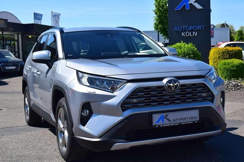 Silver metallic (metallic) Gebraucht 2020 Toyota RAV4 Club SUV | 25.890 € (Fairer Preis) - Bild 1/4