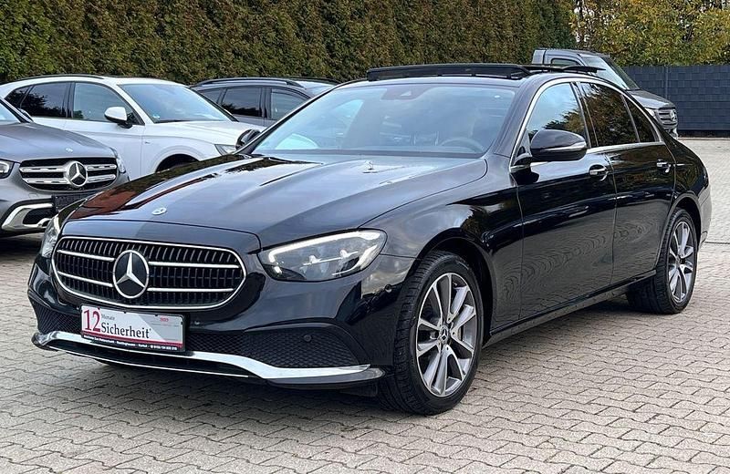 Schwarz Gebraucht 2022 Mercedes E300 Limousine | 30.990 € (Teuer) - Bild 1/4