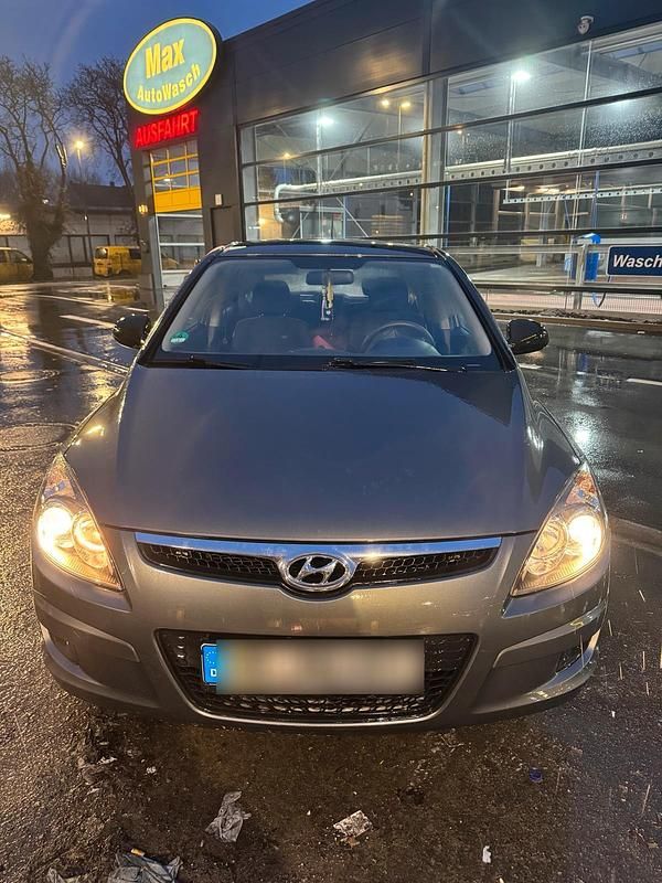 Gebraucht Hyundai i30 109 PS (80 kW) 2010 Grau Kleinwagen