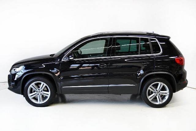 Gebraucht VW Tiguan LOUNGE 150 PS (110 kW) 2016 Schwarz metallic SUV