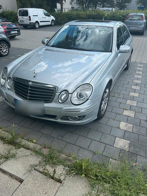 Silber Gebraucht 2007 Mercedes E350 Limousine | 4.900 € (Guter Preis) - Bild 1/4