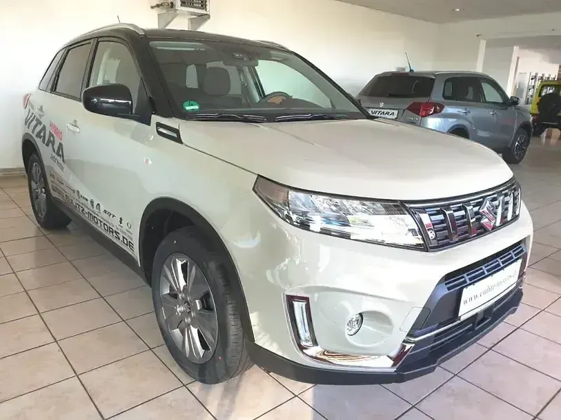 Gebraucht Suzuki Vitara Comfort+ 116 PS (85 kW) 2025 Savannah ivory metallic/cosmic SUV