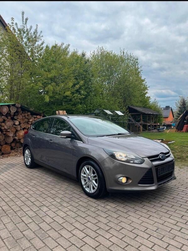 Braun Gebraucht 2012 Ford Focus Limousine | 3.900 € (Guter Preis) - Bild 1/4