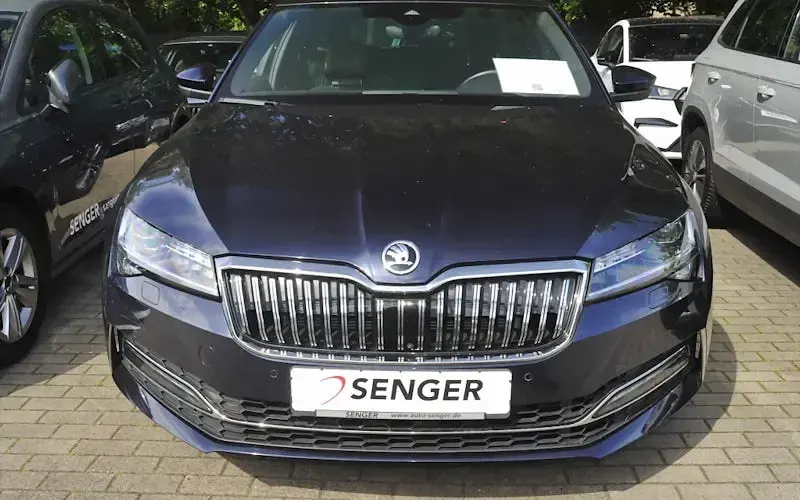 Gebraucht Skoda Superb LAURIN & KLEMENT 280 PS (205 kW) 2023 Plumblau metallic Kombi