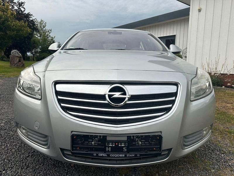 Silber Gebraucht 2010 Opel Insignia Sport Limousine | 8.900 € (Teuer) - Bild 1/4