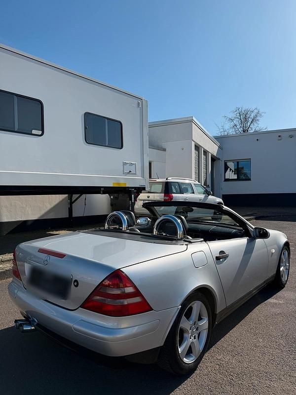 Gebraucht Mercedes SLK230 197 PS (144 kW) 1997 Silber Cabrio