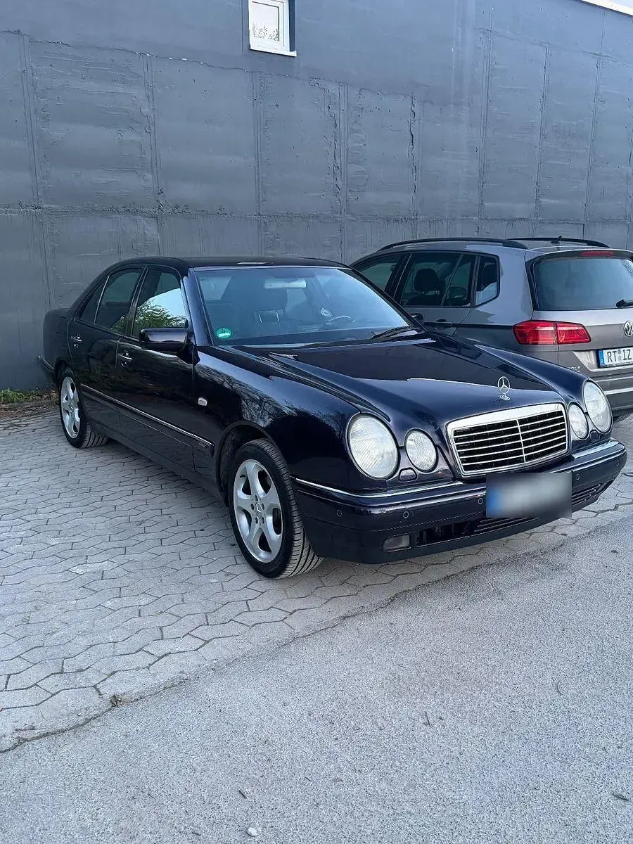 Second-hand Mercedes E280 204 CP (150 kW) 1997 Berlinǎ