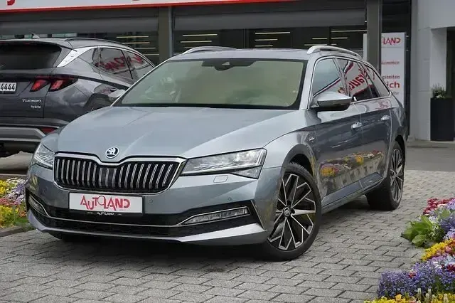 Gebraucht Skoda Superb LAURIN & KLEMENT 200 PS (147 kW) 2021 Empiregrau metallic Kombi