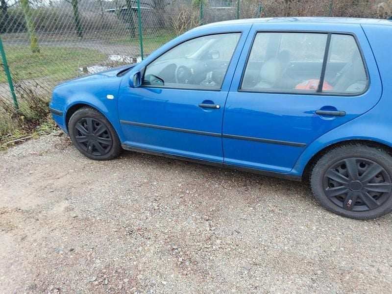 Blau Gebraucht 2000 VW Golf IV Basis Limousine | 1.400 € (Fairer Preis) - Bild 1/2