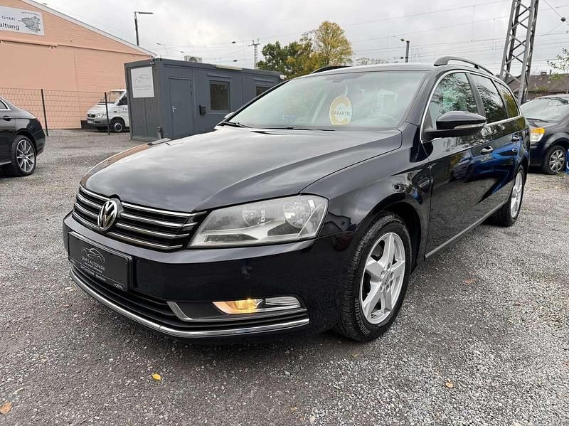 Schwarz Gebraucht 2011 VW Passat Comfortline Kombi | 7.990 € (Fairer Preis) - Bild 1/4