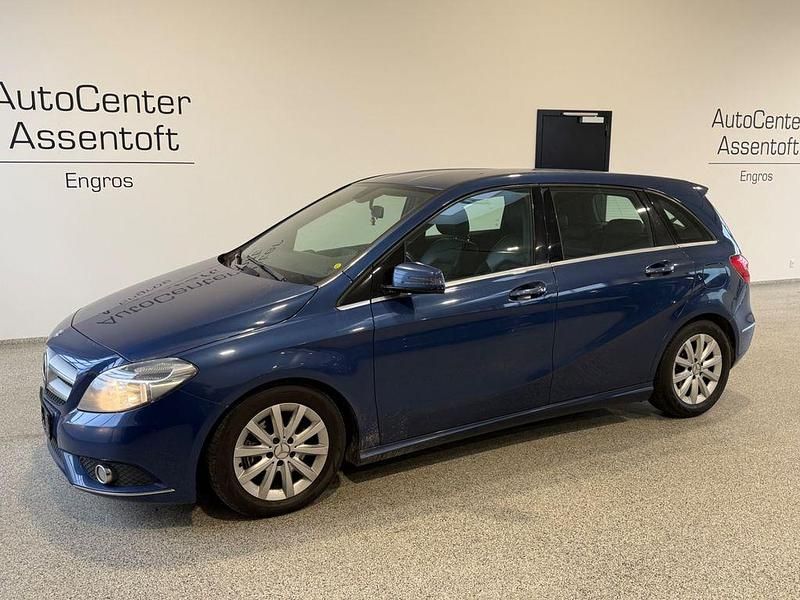 Gebraucht Mercedes B180 Urban 109 PS (80 kW) 2012 Blau Van / Kleinbus