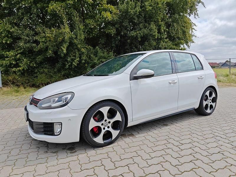 Weiß Gebraucht 2010 VW Golf VI GTI Limousine | 9.500 € - Bild 1/4
