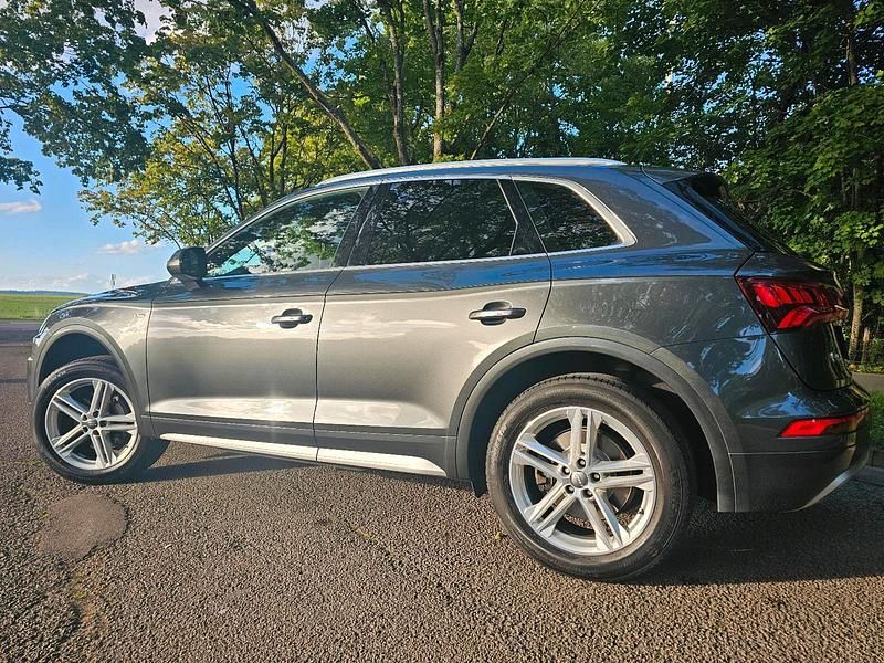 Grau Gebraucht 2017 Audi Q5 S-Line SUV | 25.900 € (Fairer Preis) - Bild 1/4