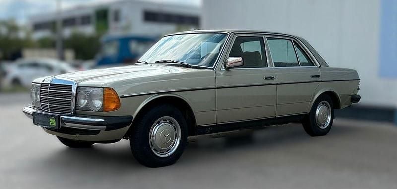 Gebraucht Mercedes E300 88 PS (64 kW) 1981 Grün Limousine