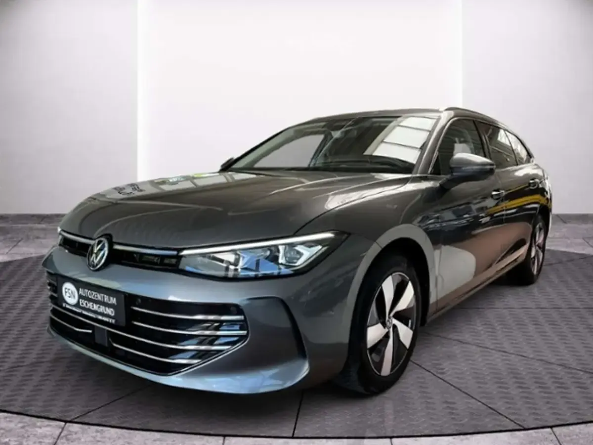 Gebraucht VW Passat Elegance 150 PS (110 kW) 2025 Diabasgrau metallic (metallic) Kombi