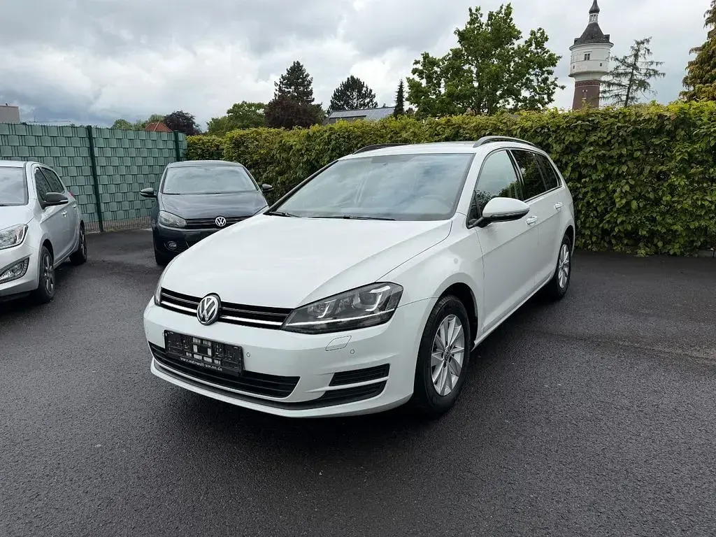 Gebraucht VW Golf VII Trendline 110 PS (80 kW) 2017 Weiß Kombi