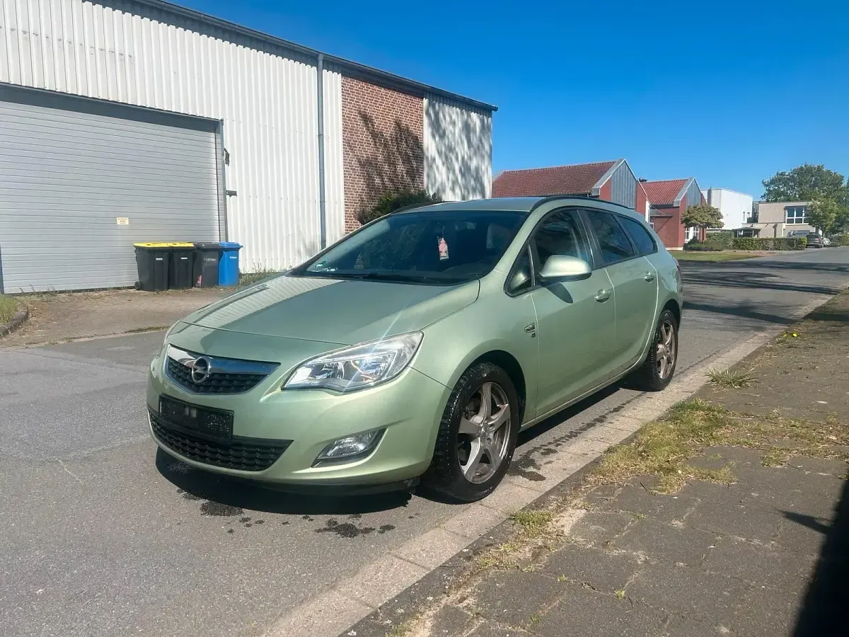 Second-hand Opel Astra 110 CP (80 kW) 2012 Verde Break