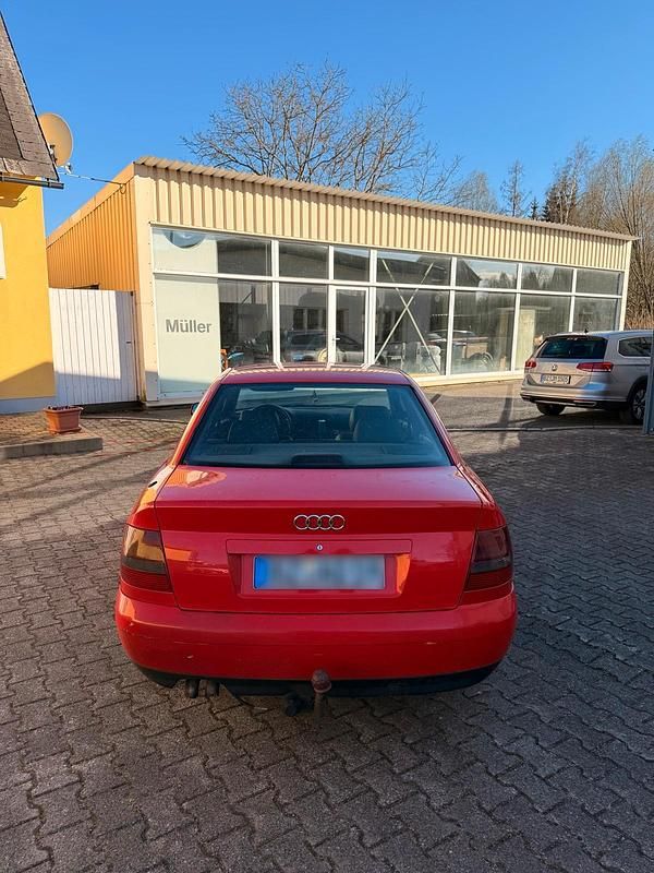 Gebraucht Audi A4 110 PS (80 kW) 1999 Rot Limousine